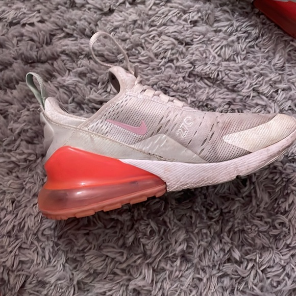 nike air 270s - Picture 2 of 4